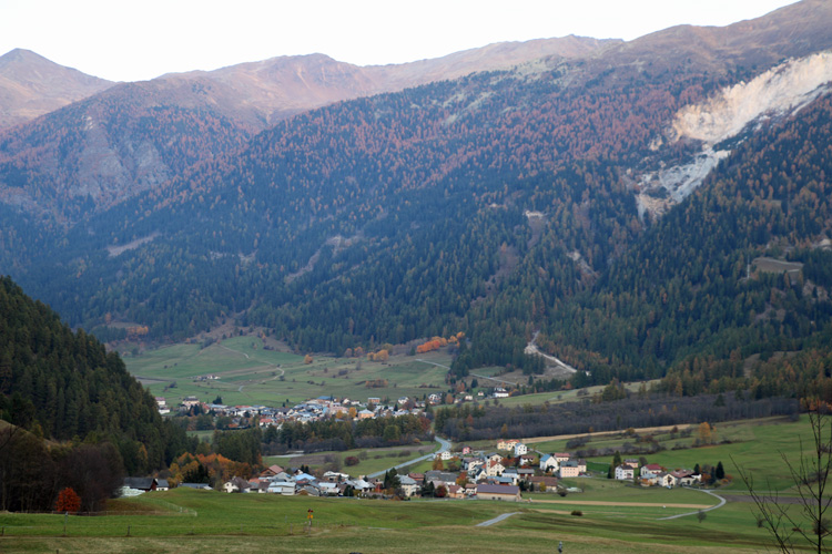 IMG_5885.jpg - Blick ins Tal auf Valchava und dahinter Sta Maria