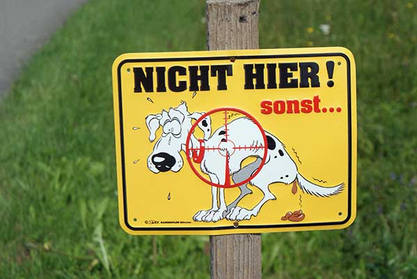 noeggenschwiel_hundetafel.jpg - Deutlicher geht's wohl kaum noch - und das fast ohne Worte...
