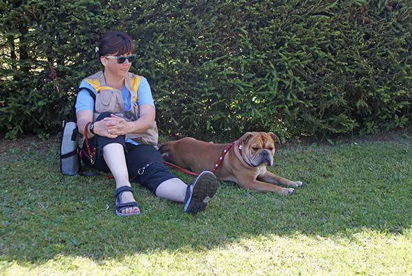 pause.jpg - Nach einem anstrengenden Aufstieg brauchten wir erstmal eine Pause im angenehmen Schatten.