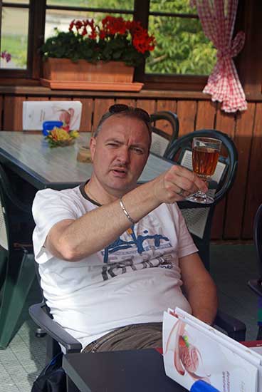 patrick_prost.jpg - Tee? Nein, ganz sicher nicht ... Prost Patrick!